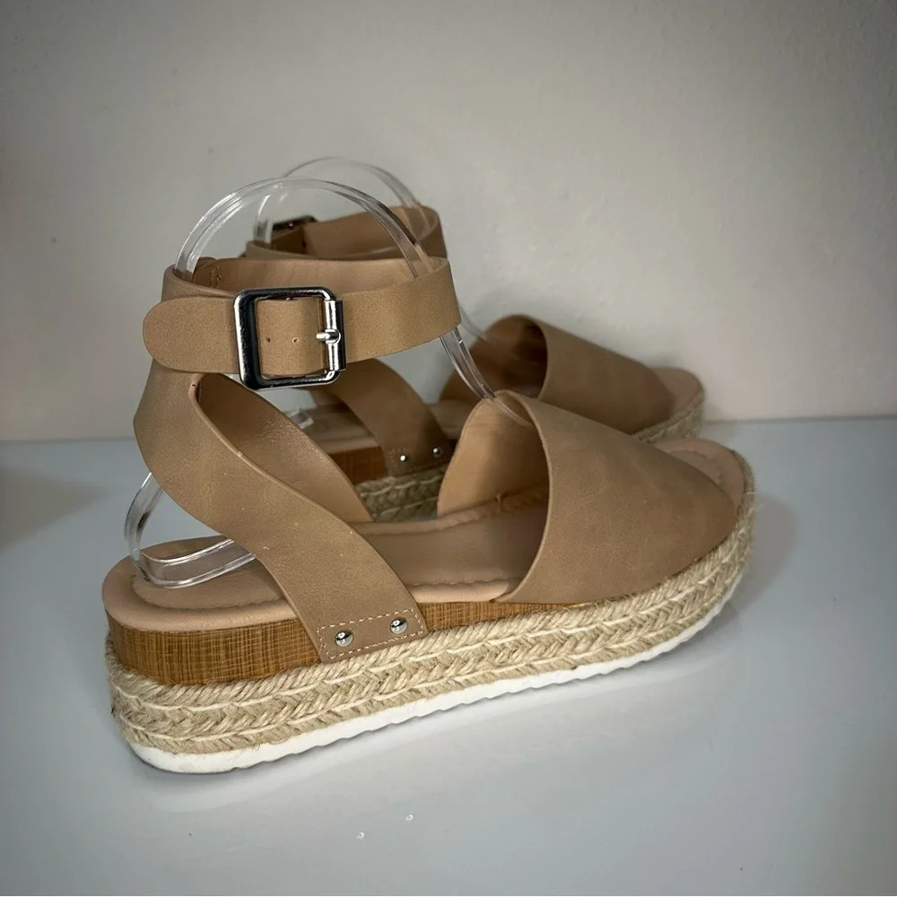 Cushionaire Espadrille Sandals